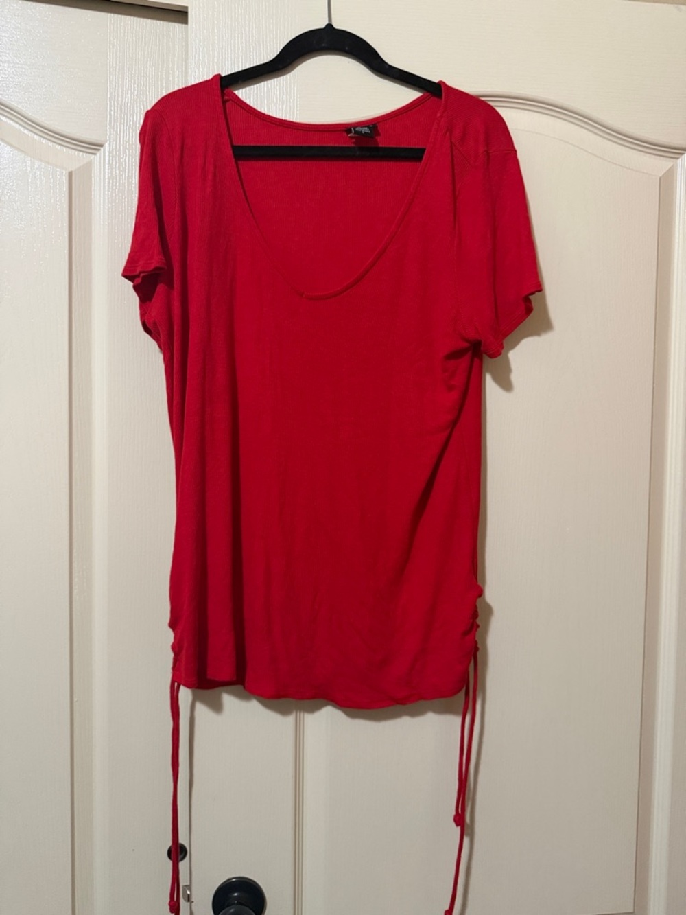torrid Red Scoop Neck Short Sleeve Top with Side Ties detail size 2